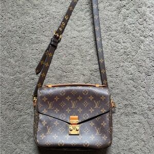 Louis Vuitton Monogram Pochette Métis Bag with Gold Accents